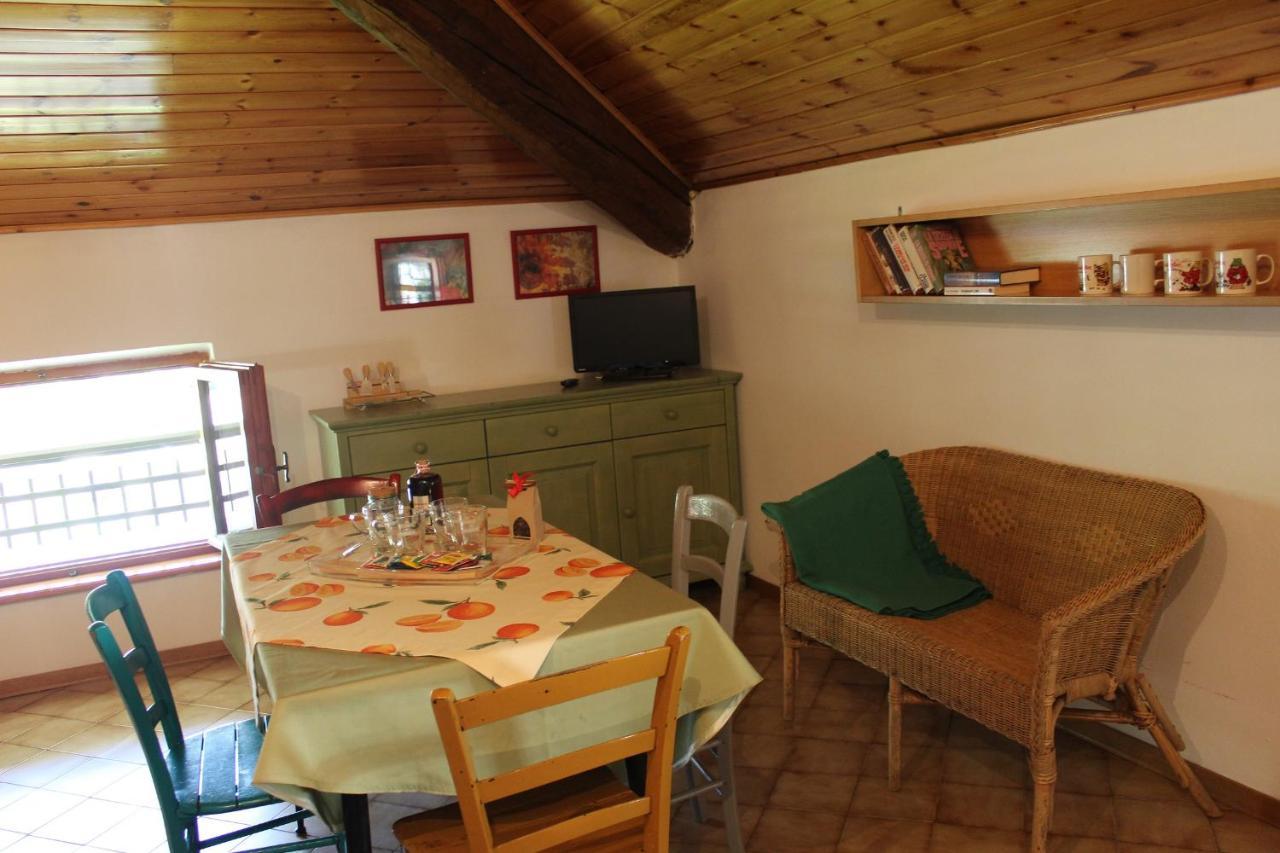 Residence Zecchini Tiarno di Sotto Pokoj fotografie