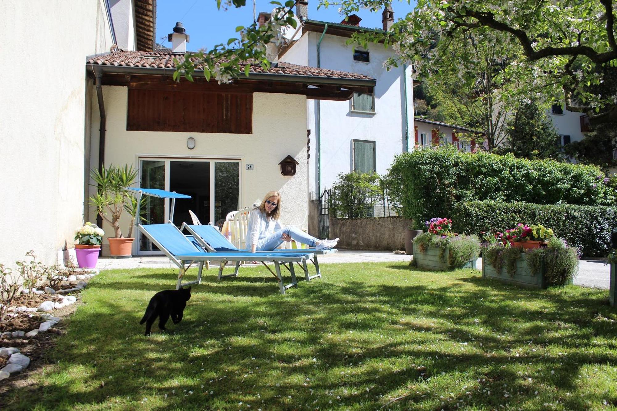 Residence Zecchini Tiarno di Sotto Pokoj fotografie